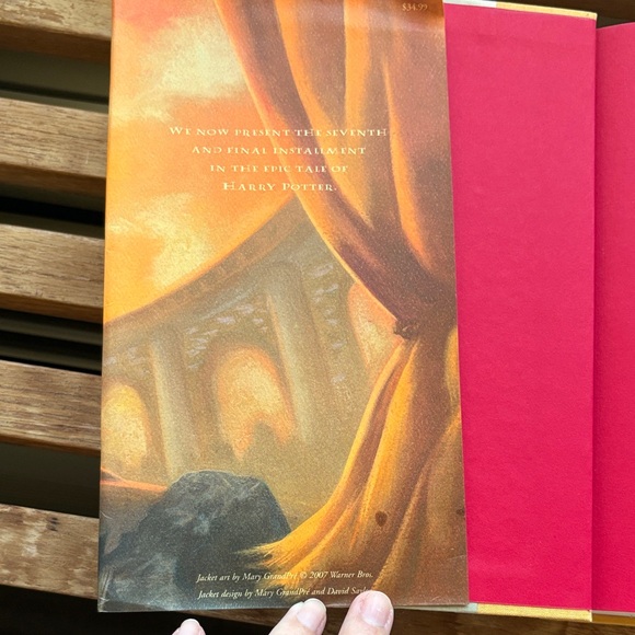 Harry Potter and the Deathly Hallows Book - Picture 2 of 5